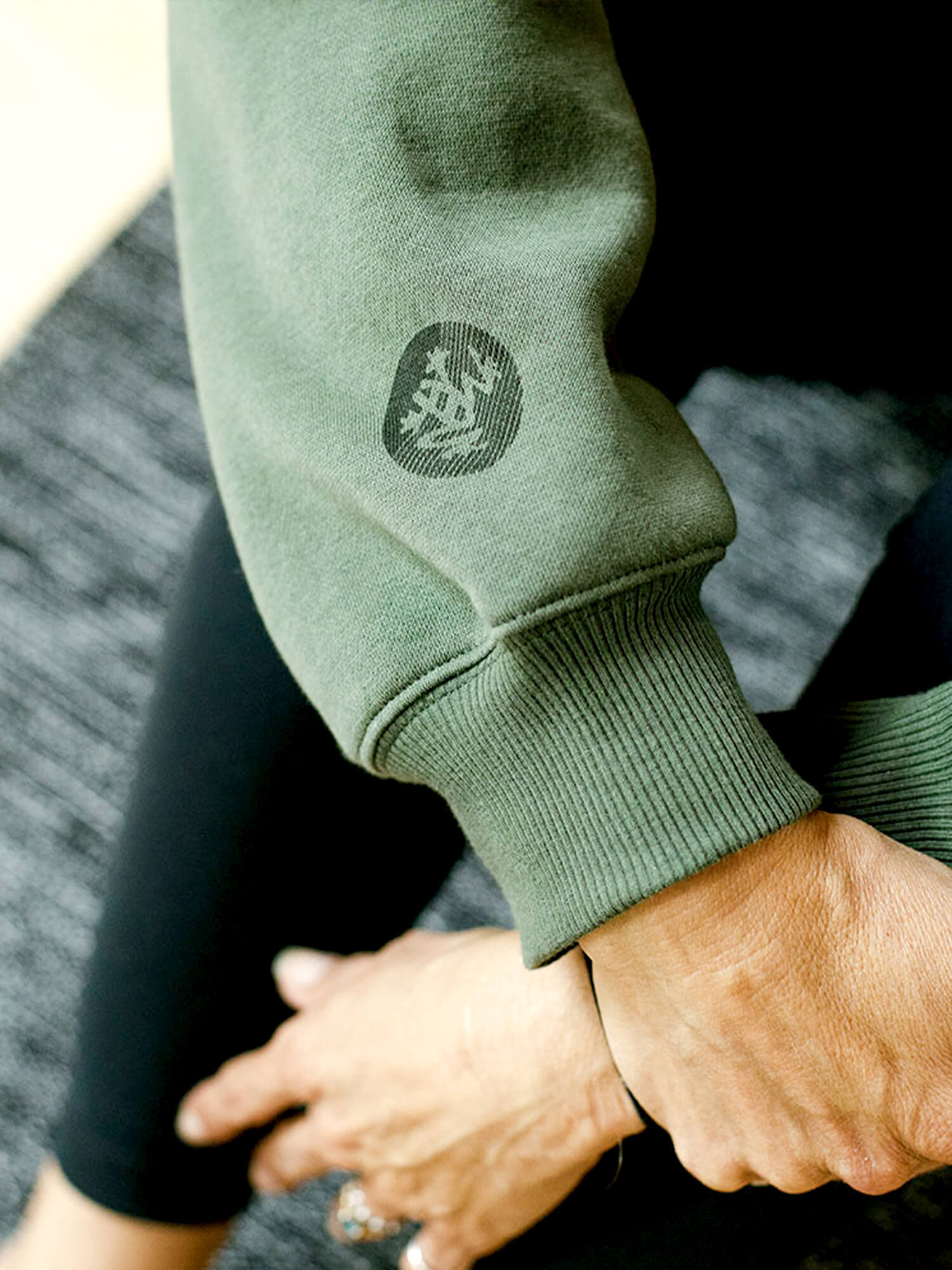 Manduka マンドゥカ ハーフムーン フーディー/マンドゥカ レディース ヨガウェア トップス 長袖 パーカー W Half Moon Hoodie 24FW-レディースウェア-