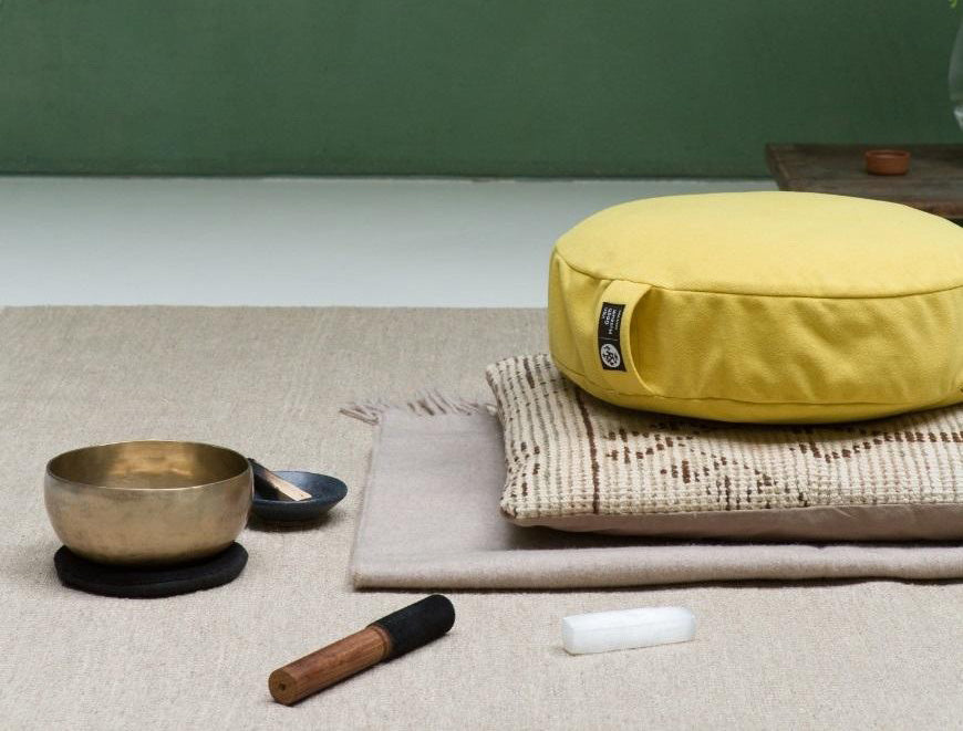 瞑想に欠かせない必需品のご紹介