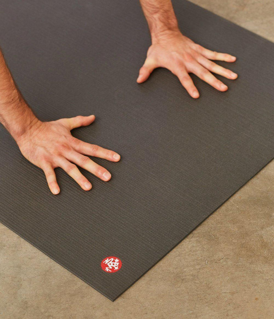 14％OFF]ブラックマットPRO 6mm / ヨガマット /CORE 100_1 | Manduka